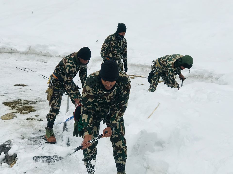 हिउँपहिरोमा बेपत्ता कोरियन र नेपाली खोज्न सेना परिचालन